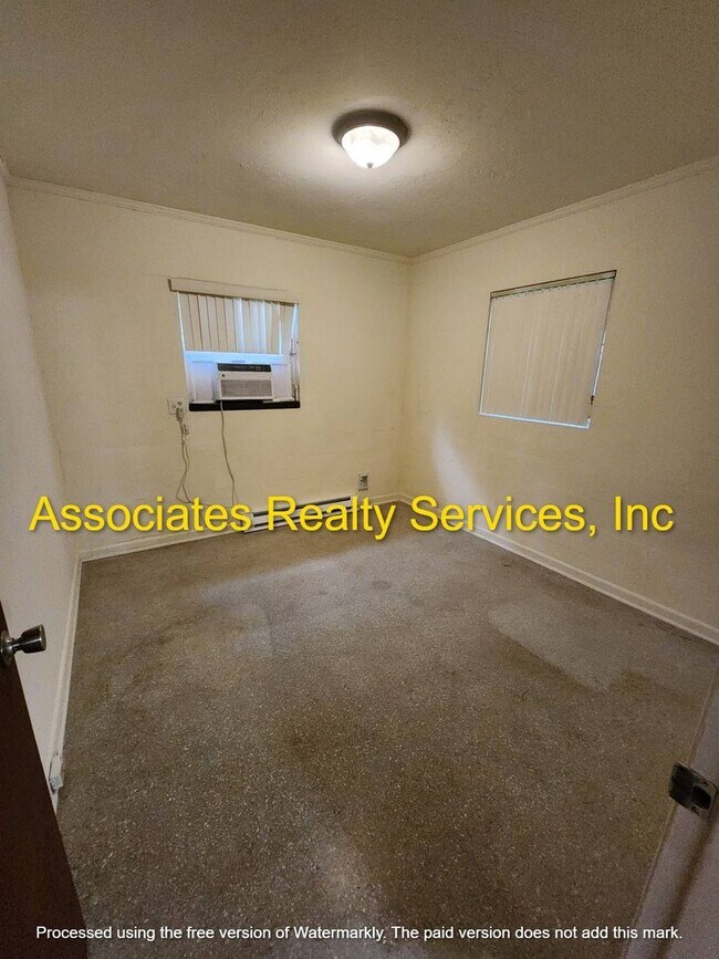 Building Photo - Hide Away in the City