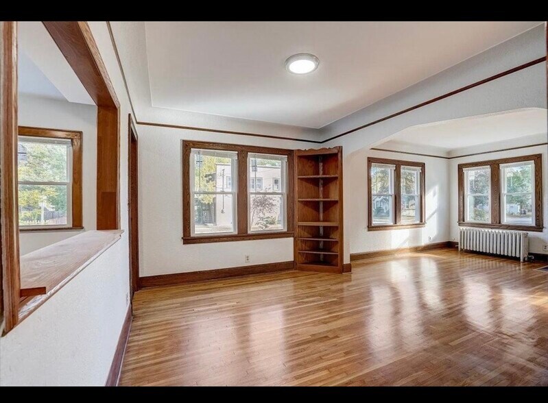 Building Photo - 4253 James Ave N