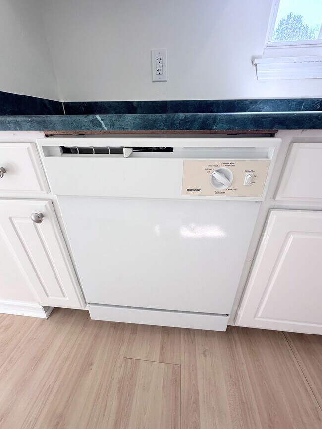 Building Photo - Branching Out in Laurel Oaks