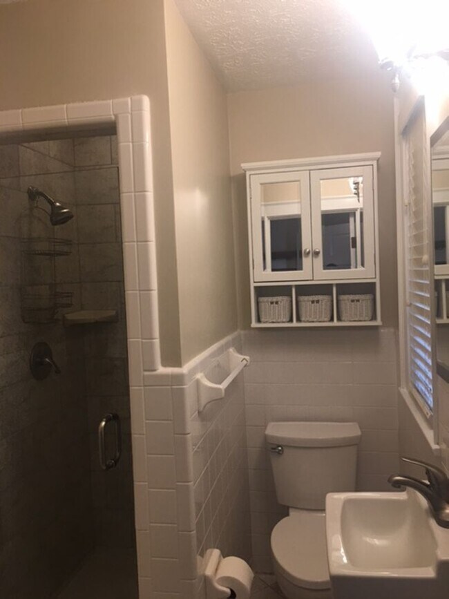 Building Photo - Kentucky mansion overlooking horse farm with stunning views    260308