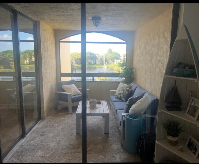 Building Photo - 955 Egret Cir