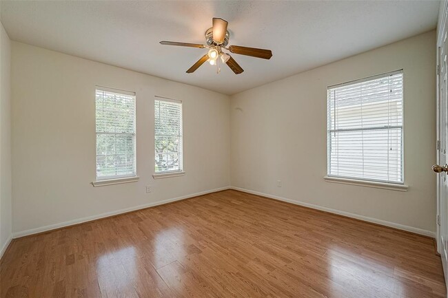 Building Photo - 11706 Meadowchase Dr
