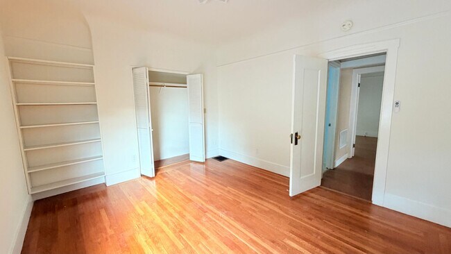 Building Photo - 2128 San Antonio Ave