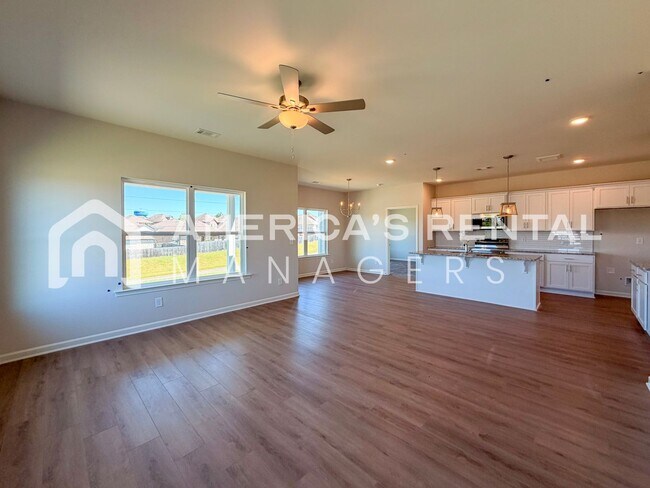 Building Photo - Southern Charm Meets Contemporary Style in Tuscaloosa! Sign a 13-month lease by 5/15/2026 and rec...