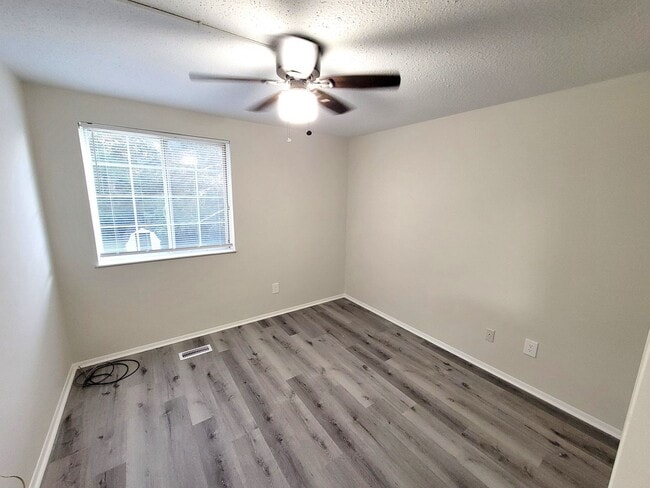 Building Photo - 4 Bedrooms in East Charlotte, Split Level ...