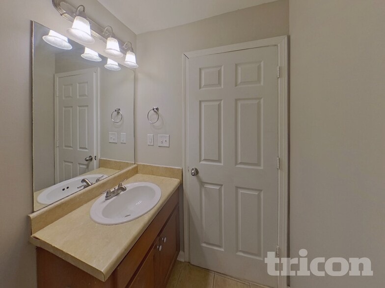 Building Photo - 2396 Grove Ct