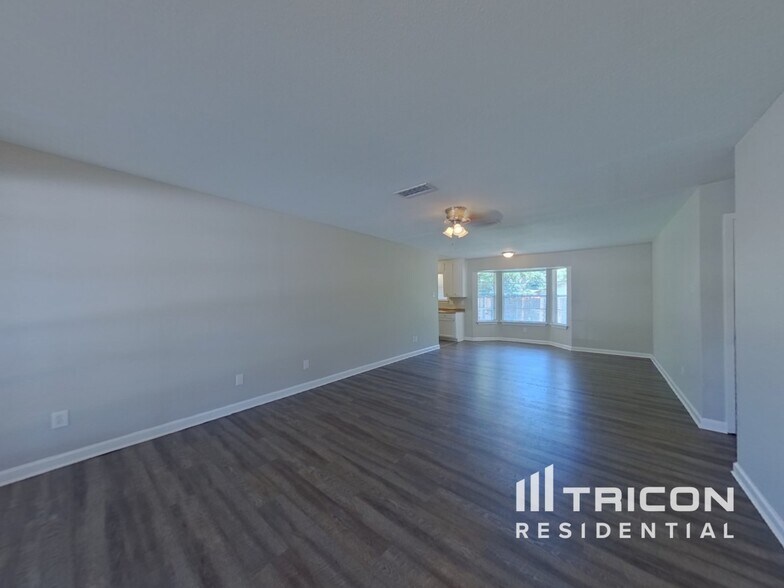 Building Photo - 620 Wallace Dr