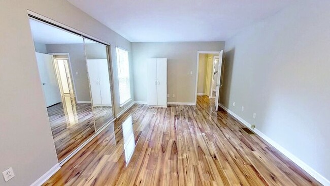 Building Photo - 1605 Merry Oaks Rd