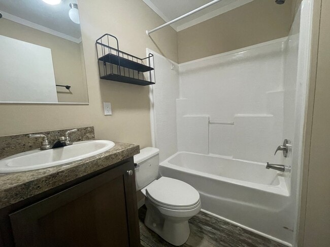 Building Photo - Quiet 3/2