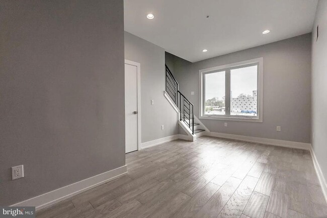 Building Photo - 2055 Tasker St