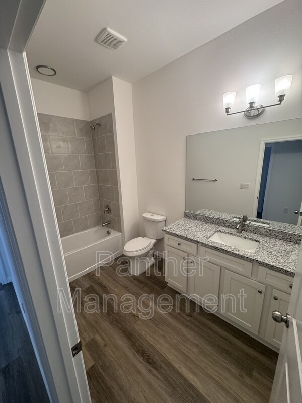 Building Photo - 966 Hood Ave NW