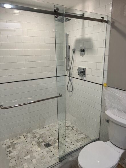 Building Photo - 212 5th St NE