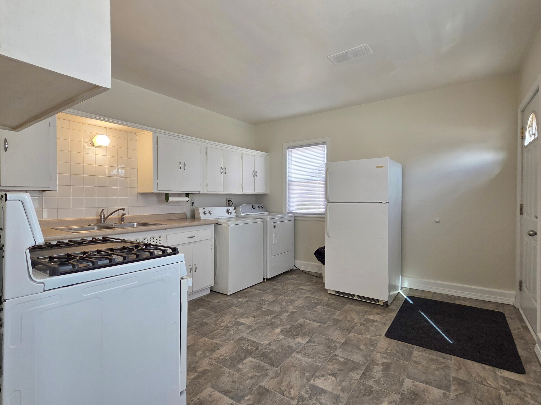 Building Photo - 3804 Johnson Ave