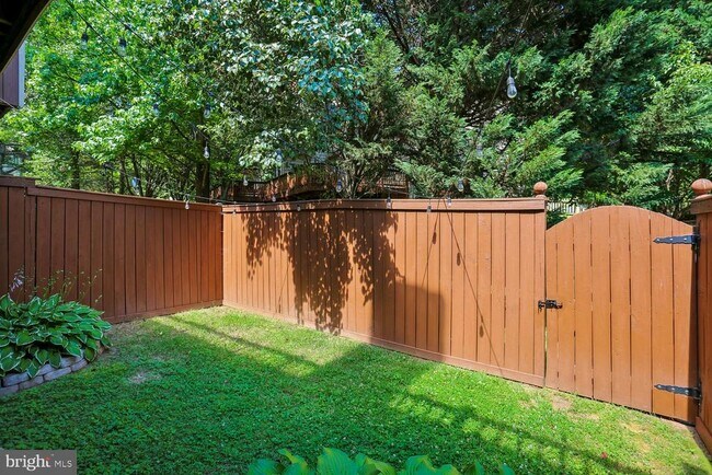 Building Photo - 417 Winding Rose Dr