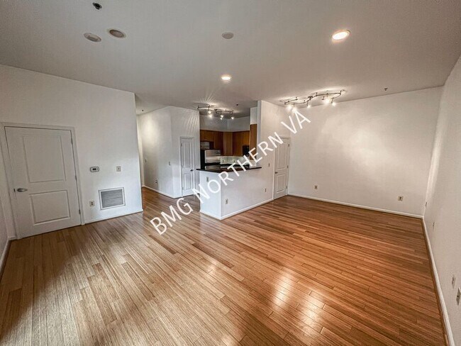 Building Photo - 309 Holland Ln