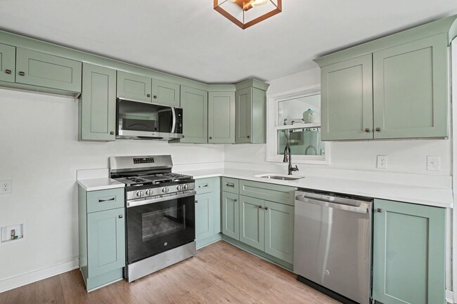 Building Photo - 3 BED | 1 BATH | HUNTER ARMY AIR FIELD