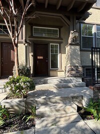 Building Photo - Move-In Ready 4 Bedroom Home Perfect for Professionals & Families