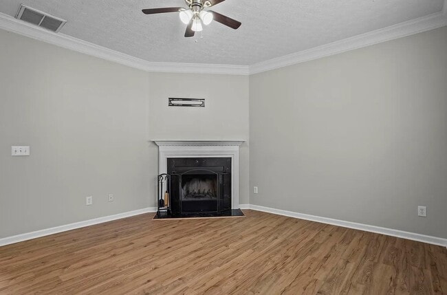 Building Photo - 216 Village Square Dr