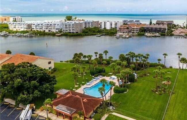 Building Photo - 10350 Imperial Point Dr W