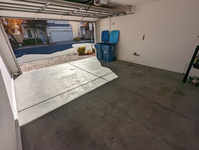 Building Photo - 5994 Shining Light Ave