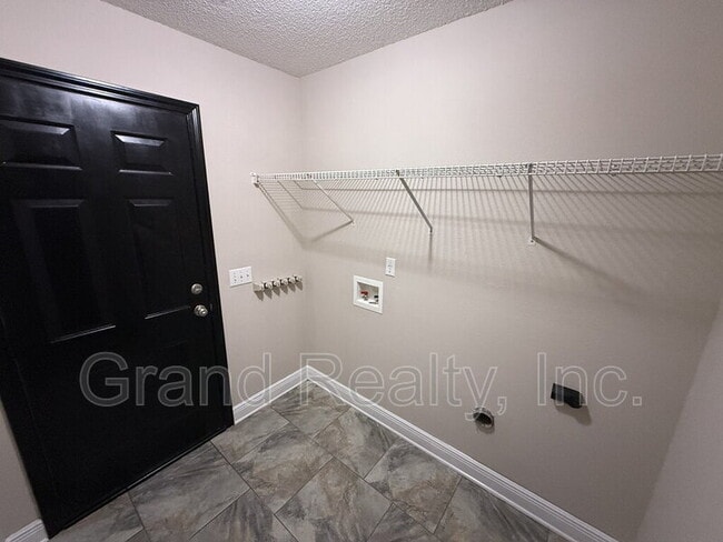 Building Photo - 4754 Winterdale Dr