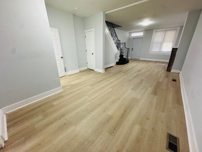 Primary Photo - Remodeled 4bd/1.5 bath House with Rear yar...