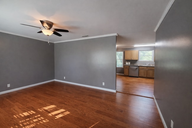 Building Photo - $1325.00 3 Bedroom 1 Bath Ranch Home