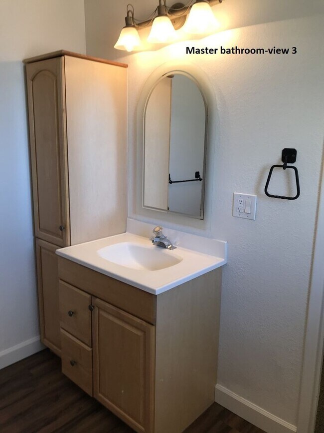 Building Photo - NEW LOWER PRICE!  Pet friendly home, move in ready!