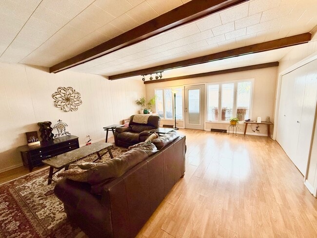 Building Photo - 2909 Oakton St