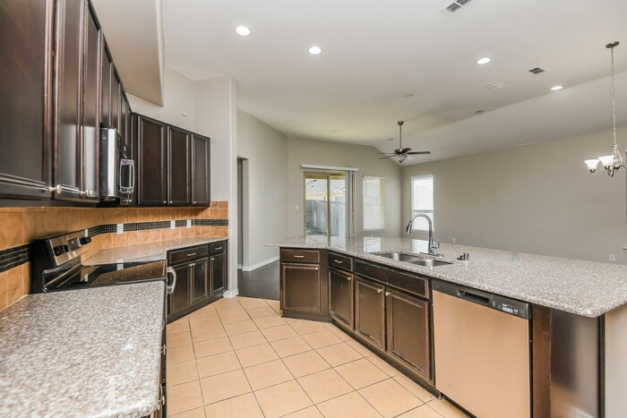 Building Photo - 8748 Maple Ridge Trail