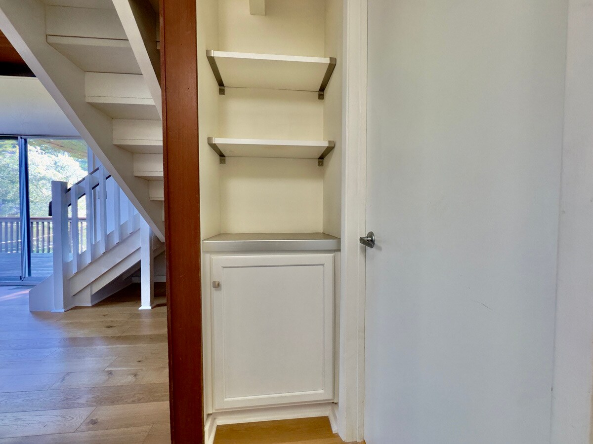 Building Photo - 6583 Valley View Rd