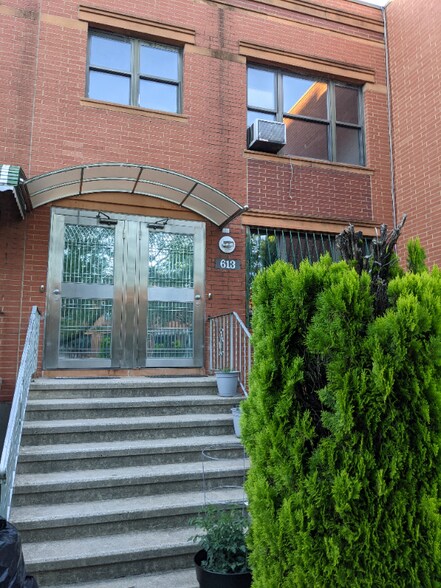 Building Photo - 613 Kosciuszko St