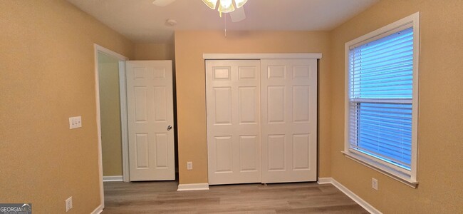 Building Photo - 11 Brookview Dr