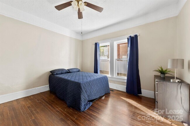 Building Photo - 604 Pearl Ave