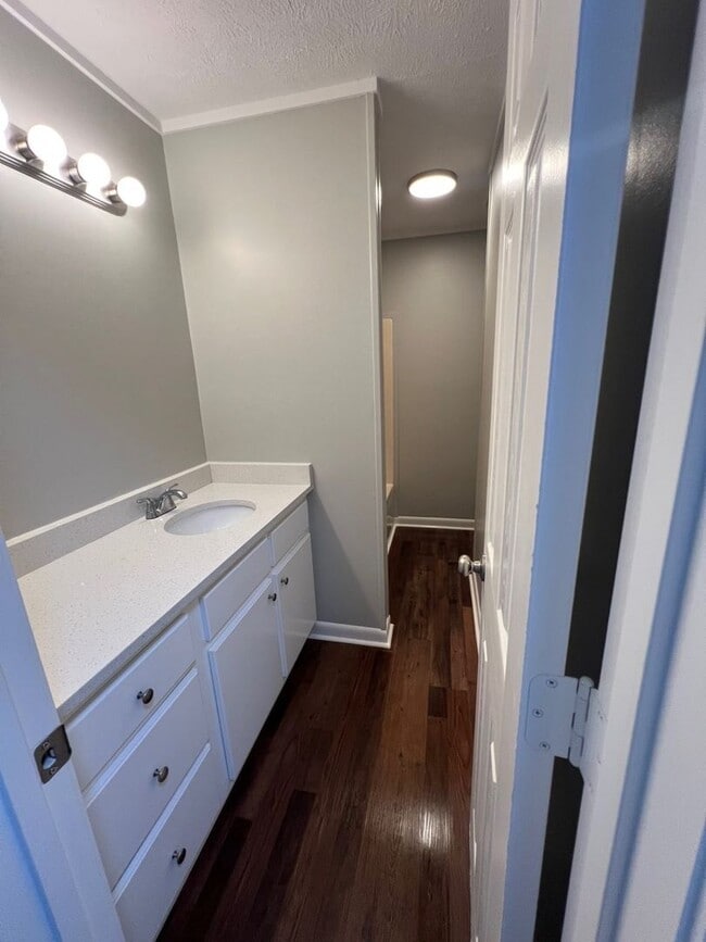 Building Photo - Renovated 3 Bedroom 1.5 Bath Home on 1.5 Acres!