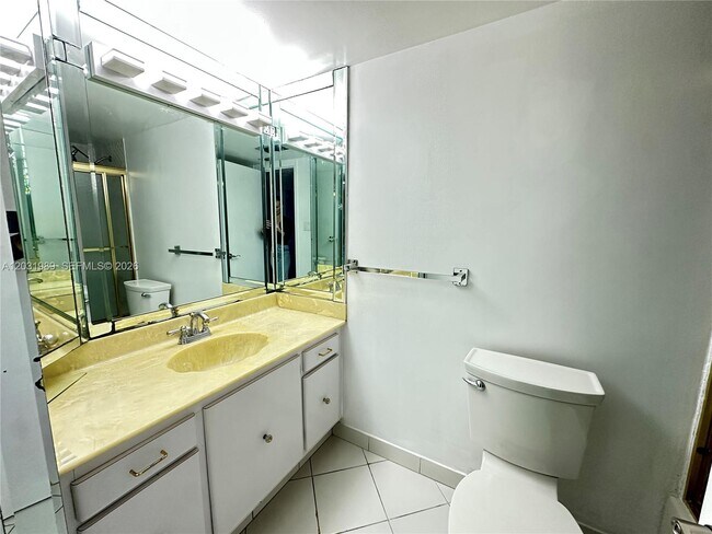 Building Photo - 18051 Biscayne Blvd