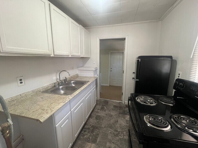 Building Photo - 412/414 Crater St