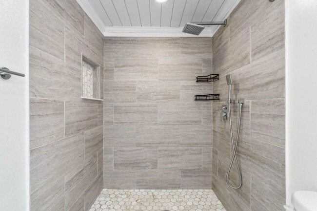 Building Photo - Charming 3-Bedroom Home in Pensacola!
