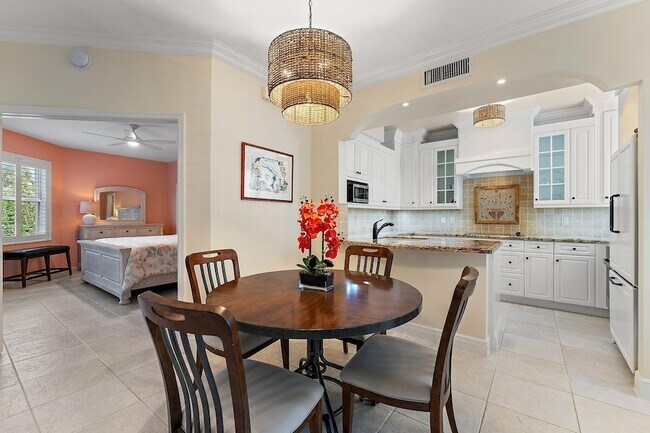 Building Photo - 2905 Fairway Dr N