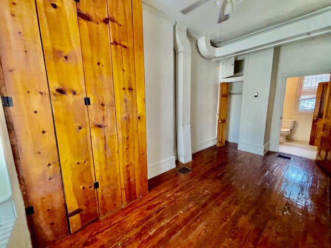 Building Photo - 5 S 43rd St