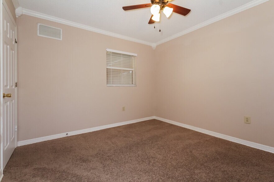 Building Photo - 2550 Briar Oak Cir