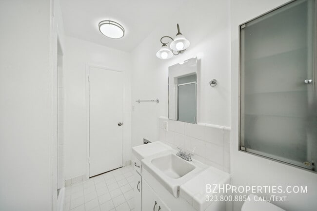 Building Photo - 1306 Havenhurst Dr