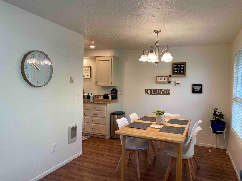 Building Photo - 4135 NW Walnut Pl