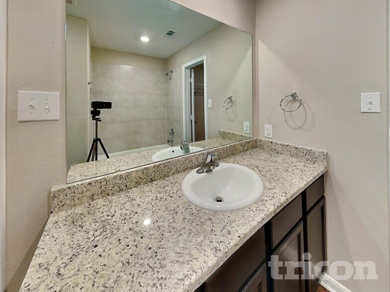 Building Photo - 747 Wonderland Trail