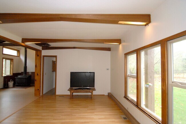 Building Photo - Riverfront property in Coast Range