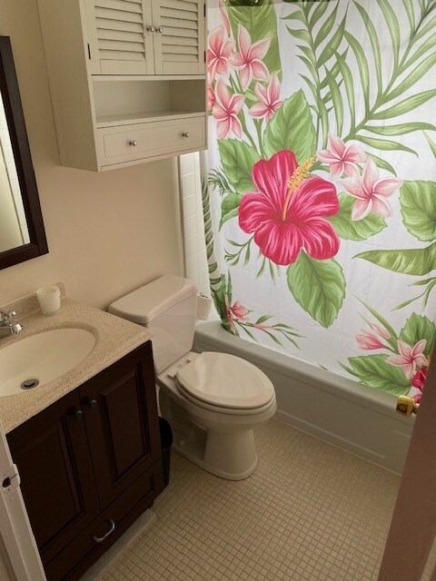 Building Photo - 6965 Avenue des Palais