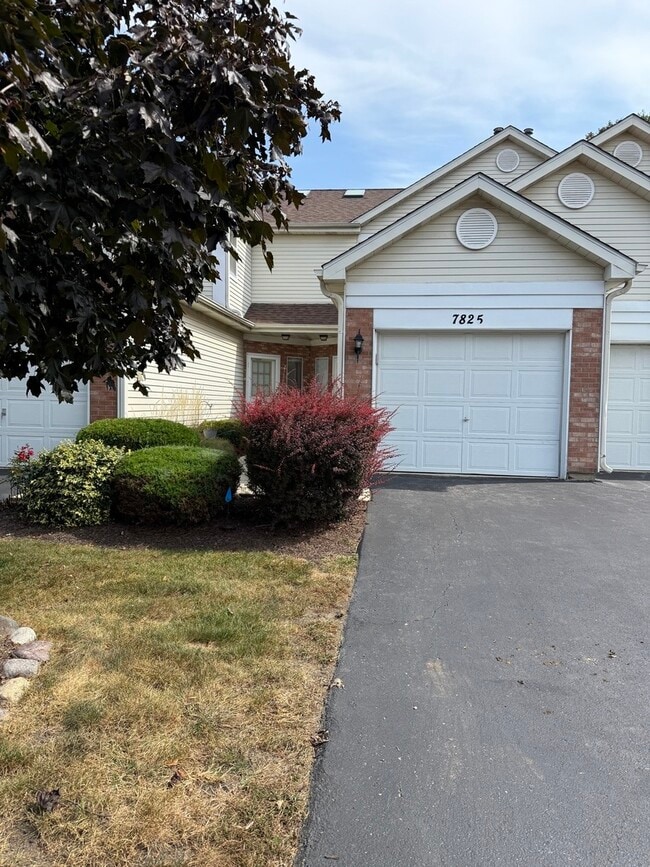 Building Photo - 7825 Darien Lakes Dr