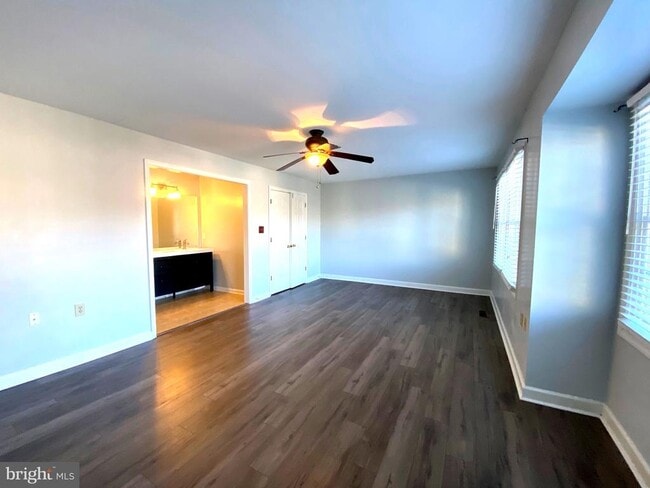 Building Photo - 12129 Salemtown Dr