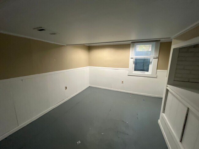 Building Photo - 4 bedroom, 2 bathroom home in the peaceful community of Mahtomedi access to White Bear Lake