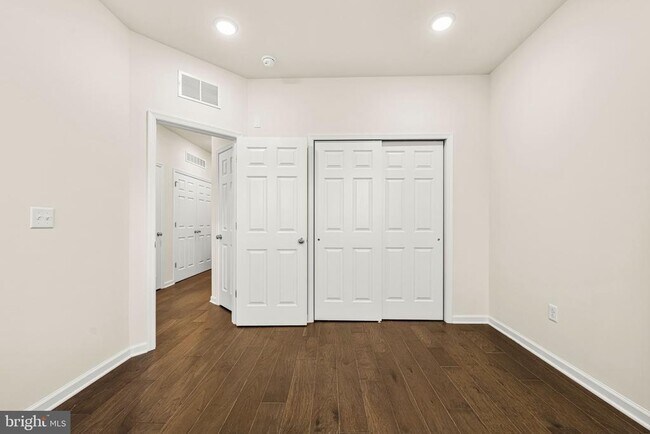 Building Photo - 105 Vaughn Dr